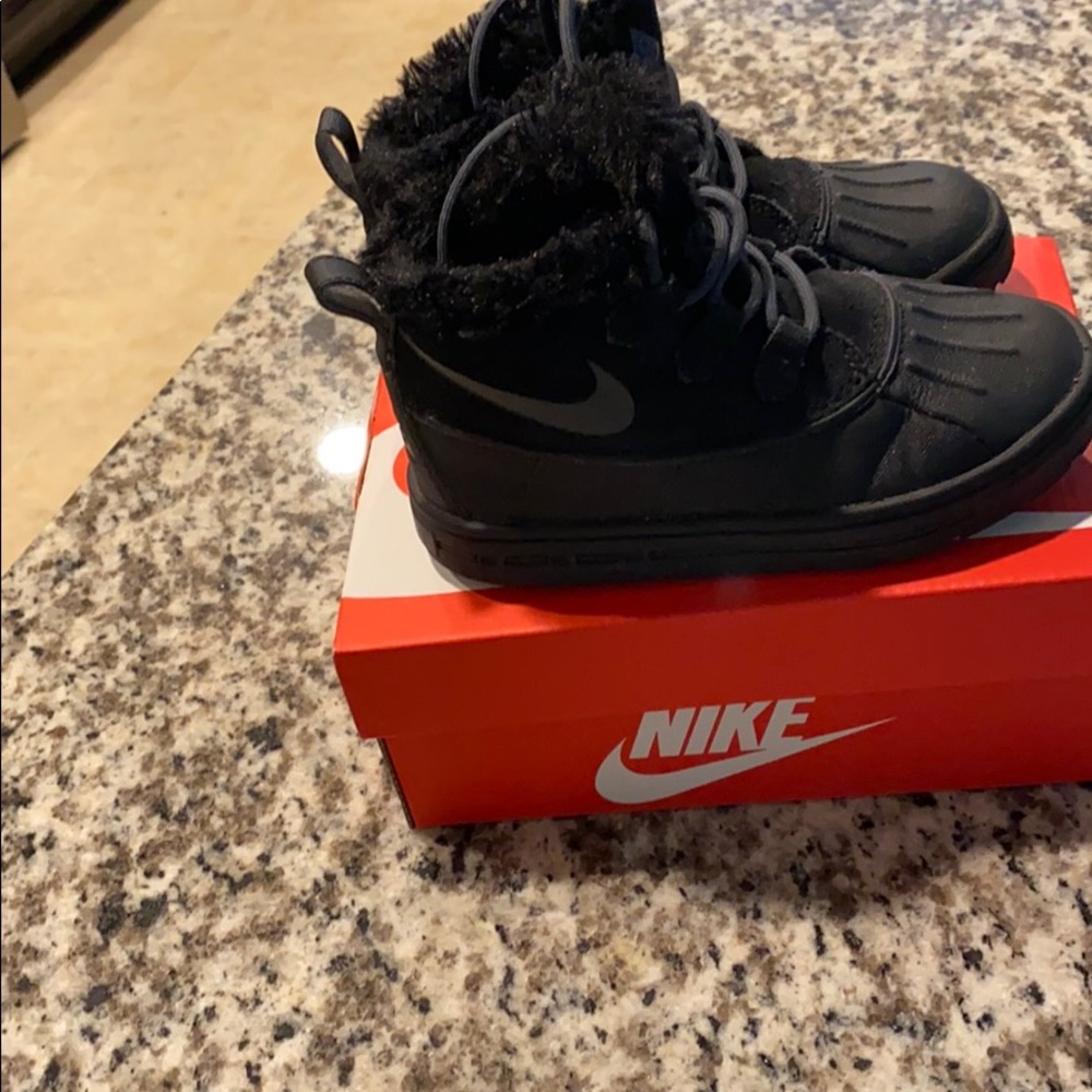 Nike fur boots